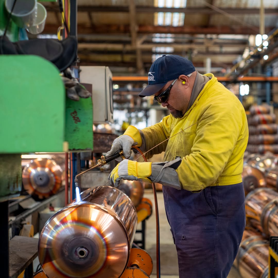 may-bom-nhiet-rheem-proterra-180l-2