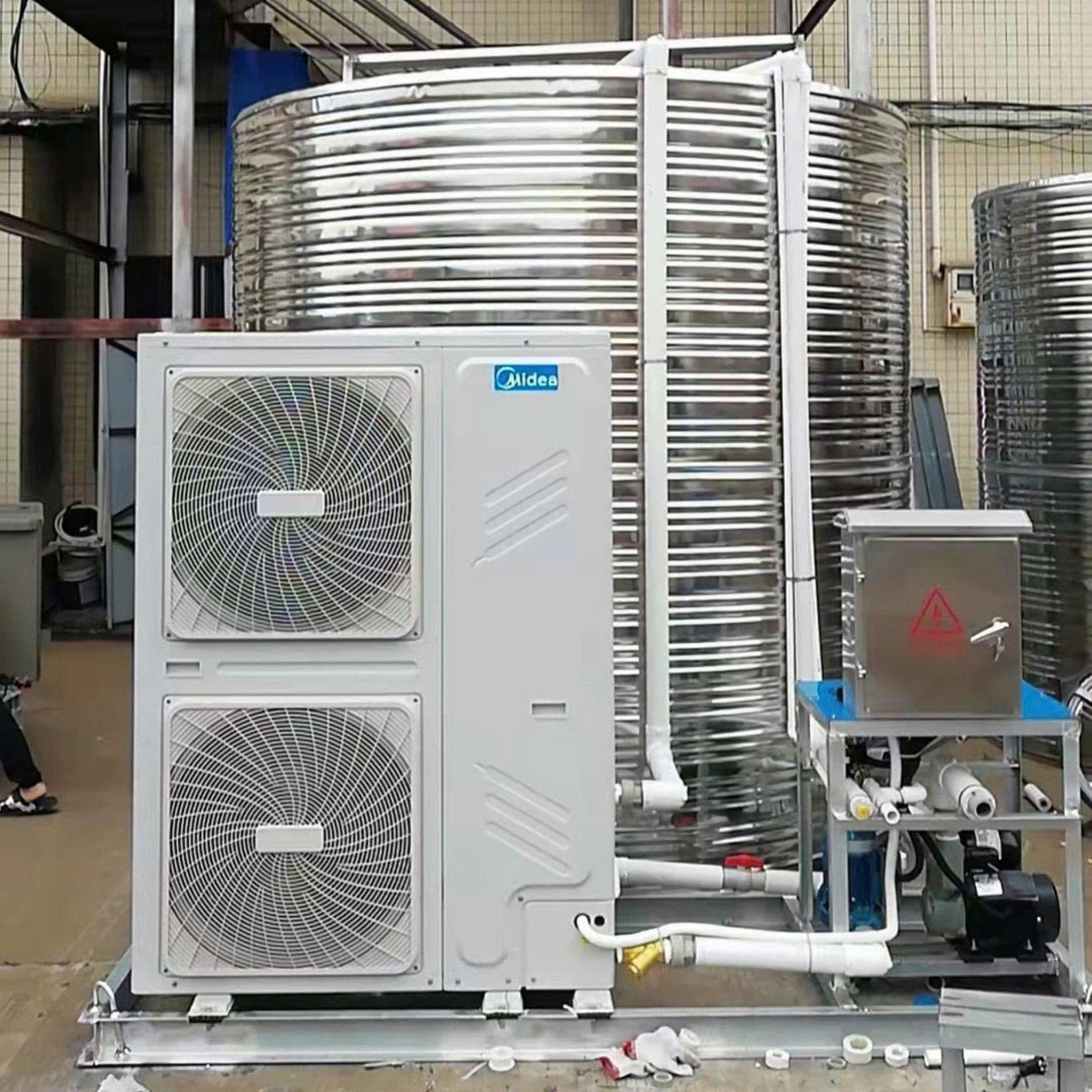 Modul bơm nhiệt thương mại 10HP và bồn nước nóng 10.000 L ( bao gồm hệ thống hồi nước nóng )