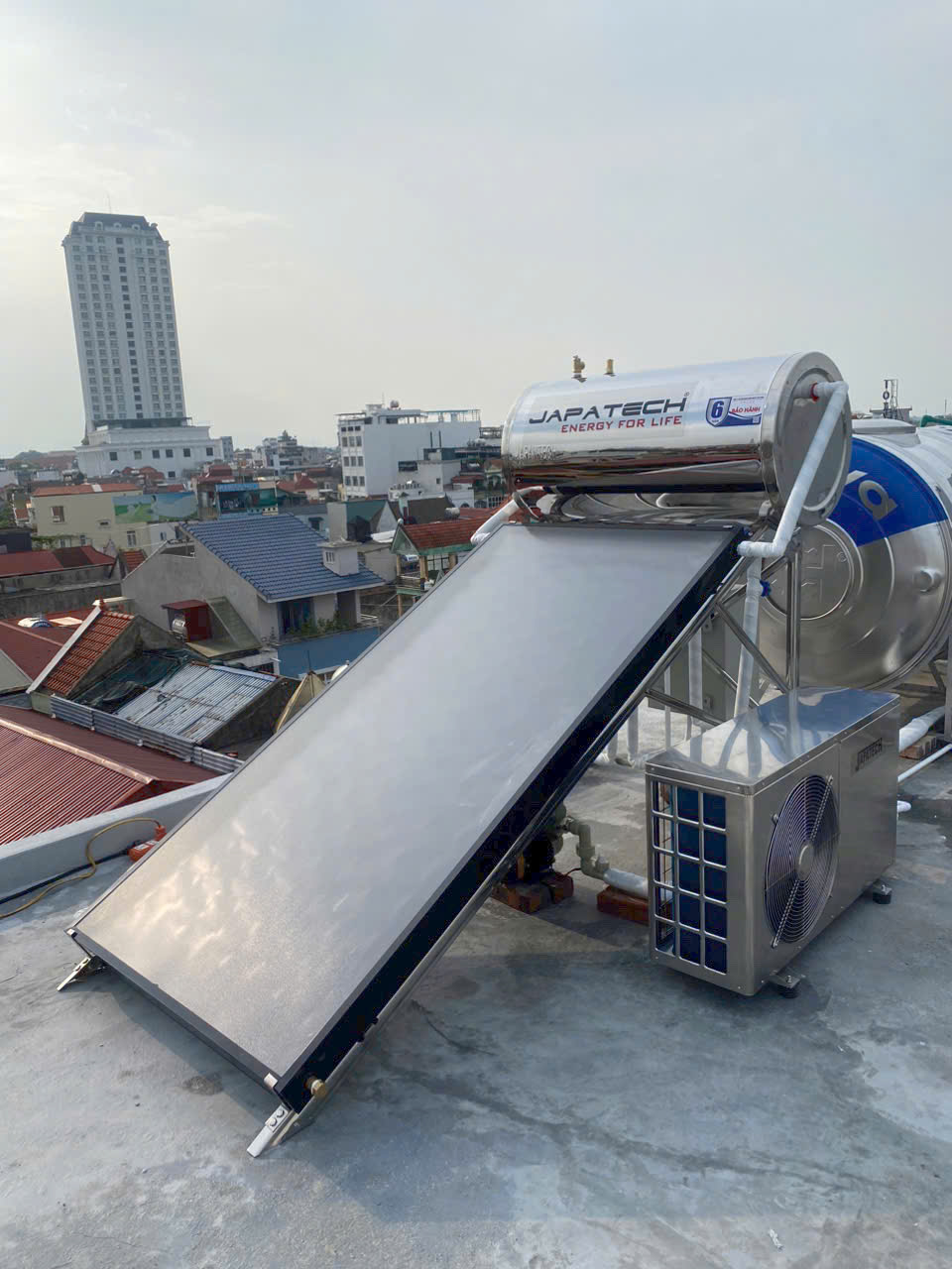 BƠM NHIỆT 160lit/h KẾT HỢP MÁY NĂNG LƯỢNG TẤM PHẲNG CHỊU ÁP ( Khuyến mại lớn từ MR Bơm Nhiệt )